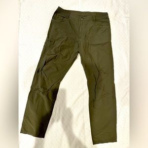 Men’s Patagonia size 36x32 green pants